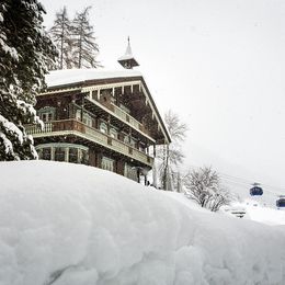 Villa Trier, Galzigbahn im Hintergrund