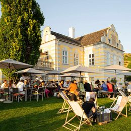 © Domäne Wachau / Paul Breuss Heurigengenuss vor dem barocken Kellerschlössel