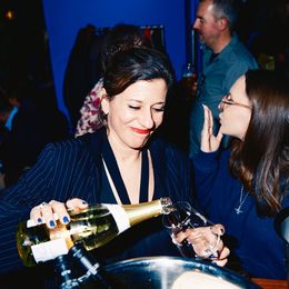 Gute Laune und guten Sprudel gibt's bei Madame Seradj