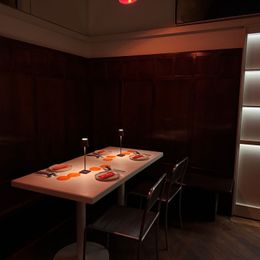 Holzvertäfelung trifft auf Designelemente