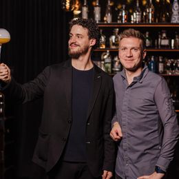 Bar-Chef und Sommelier Thomas Kracher mit Andreas Senn