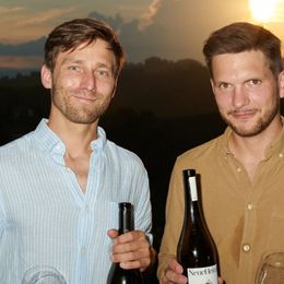 Bastian Kaltenböck und Christian Söll bei der Vorstellung des neuen Weinguts / Foto beigestellt