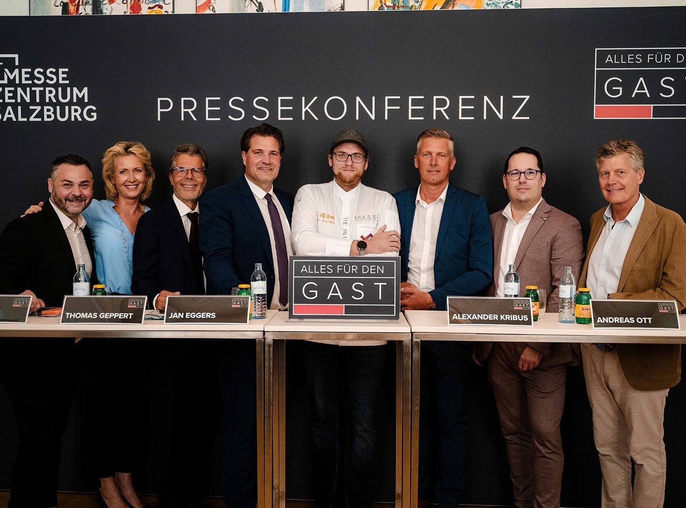 Das Podium bei der Pressekonferenz in der Hofburg