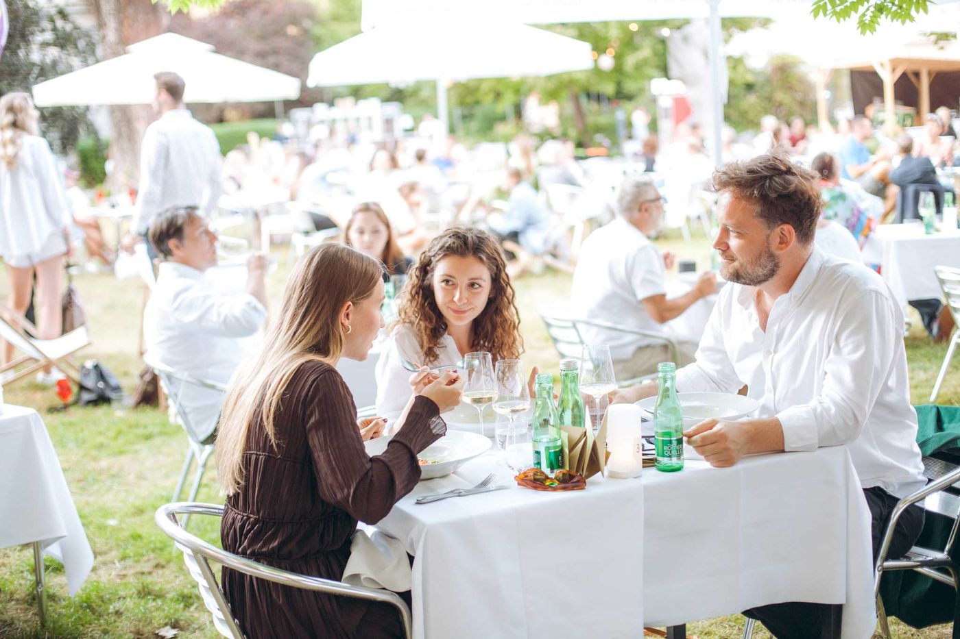 Gemütliches Ambiente im Garten des Palais Auersperg