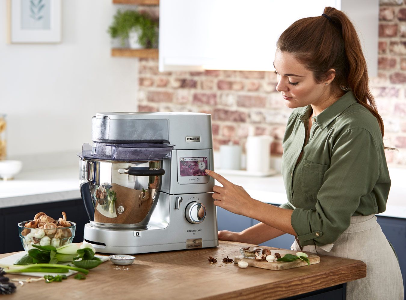 Ein Küchengerät, das backen und kochen kann