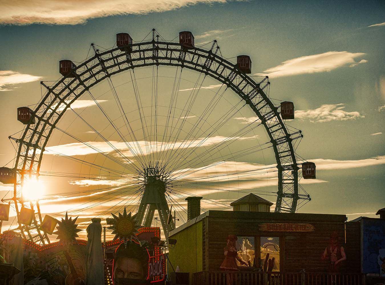 © Wiener Riesenrad In einem der historischen Waggons das Panorama über Wien genießen