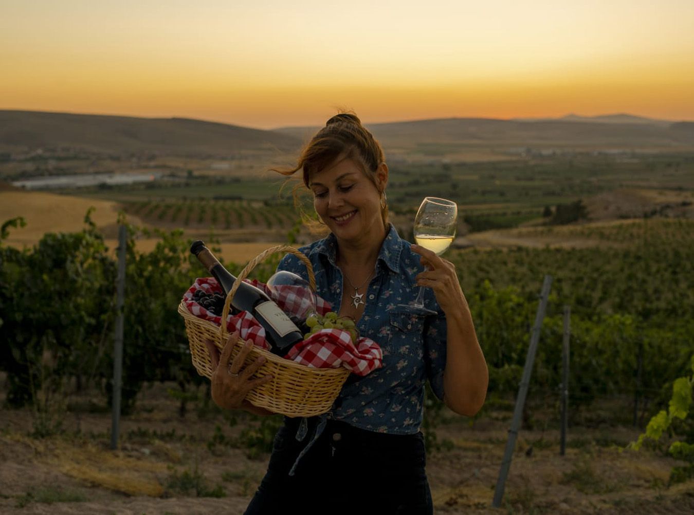 Olus Enguzel in ihren Weinbergen in der Nähe von Kayseri