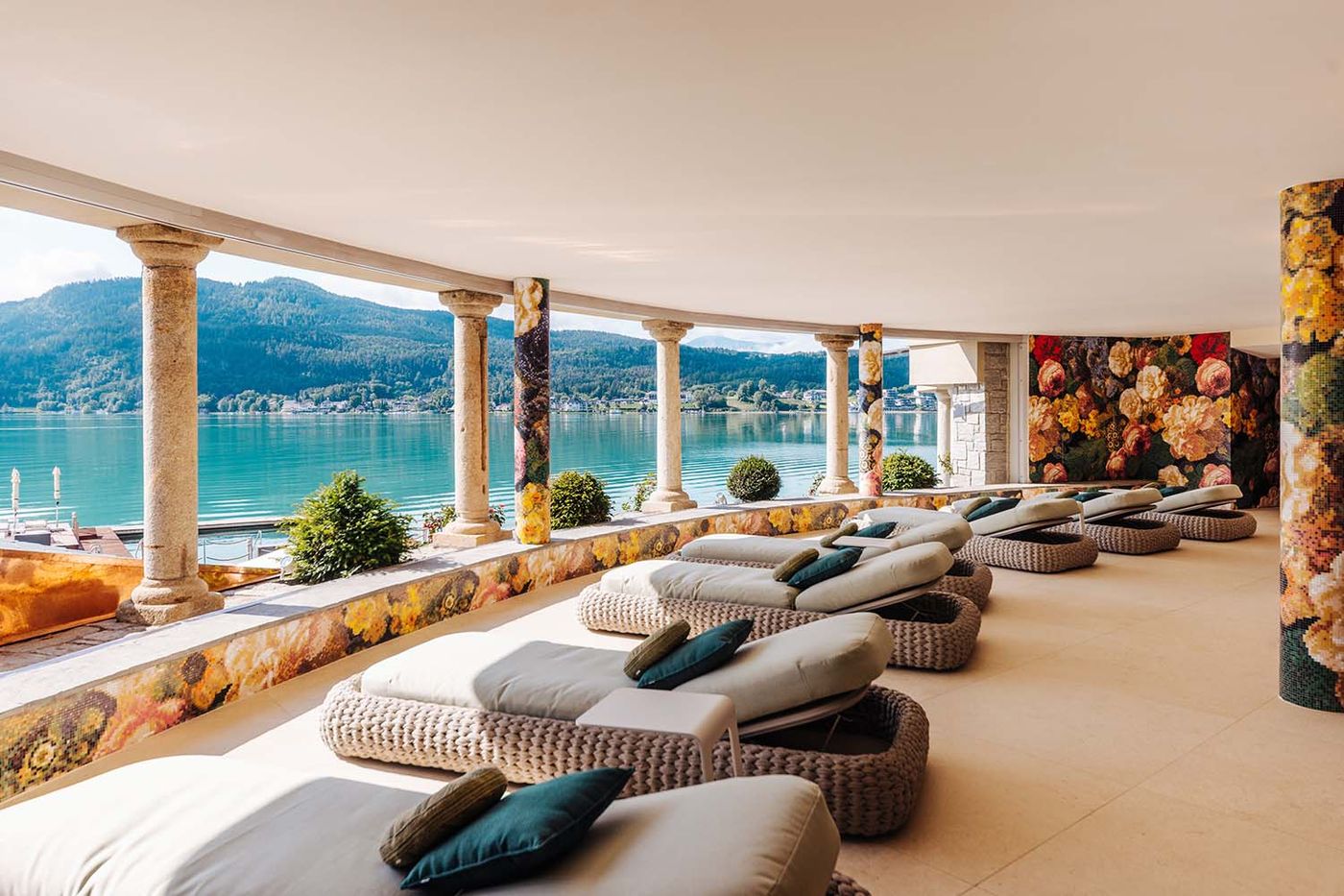 © Daniel Waschnig Lounge mit Blick auf den Wörthersee