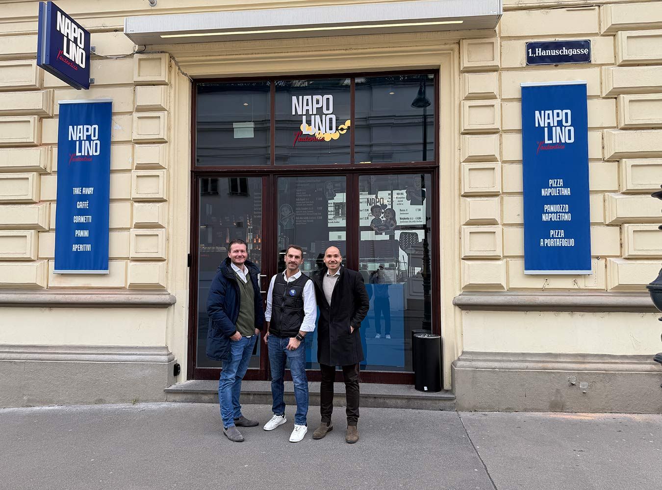 © Napolino by l'Autentico Die Gargiulo-Brüder mit Restaurantleiter Philipp Kunz