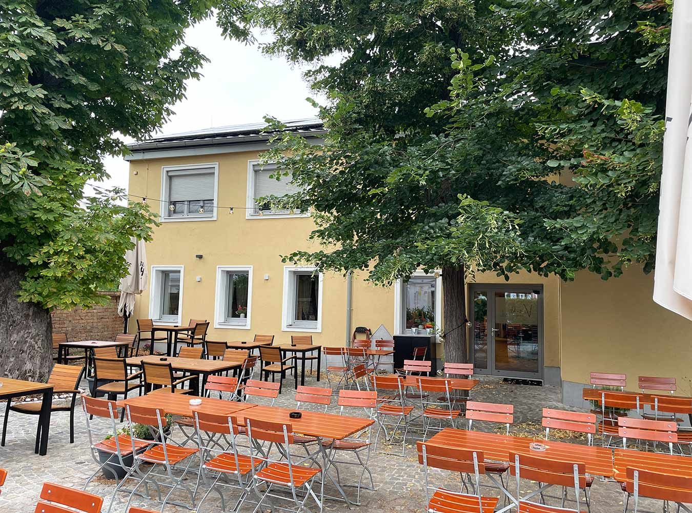 Vorstadtliebe Gastgarten
