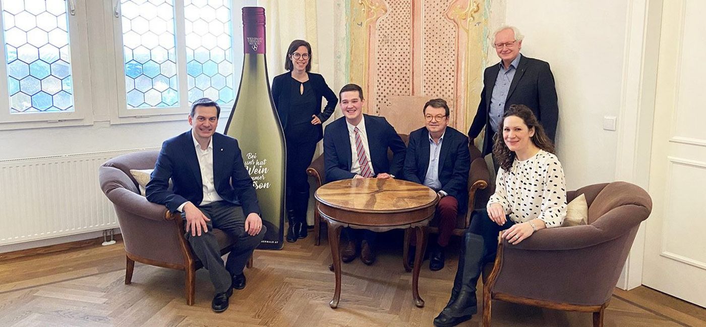 Heinrich Hartl - Winzer (Weingut Heinrich Hartl) und Obmann Weinforum Thermenregion, Katharina Graner - Geschäftsführerin Freigut Thallern und Gebietsvinothek Thermenregion, Max Weber - Sommelier bei Andreas Caminada, Will Klinger - Geschäftsführer Wein&Co, Adi Schmid - Sommelier-Legende, Britta Döring - Geschäftsführerin Weinforum Thermenregion