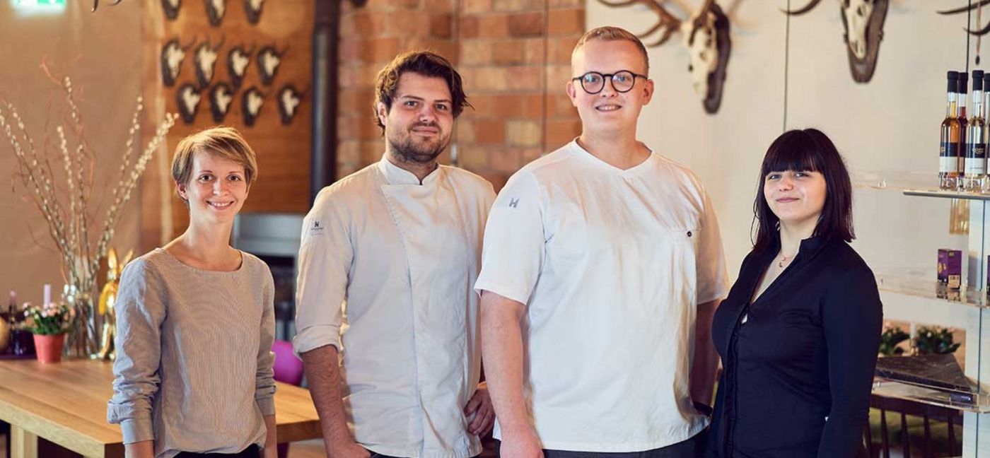 Sonja Planeta (Essen vor Ort) mit Fabian Schasching, Maximilian Eichberger & Elena Schwam (Markthof)