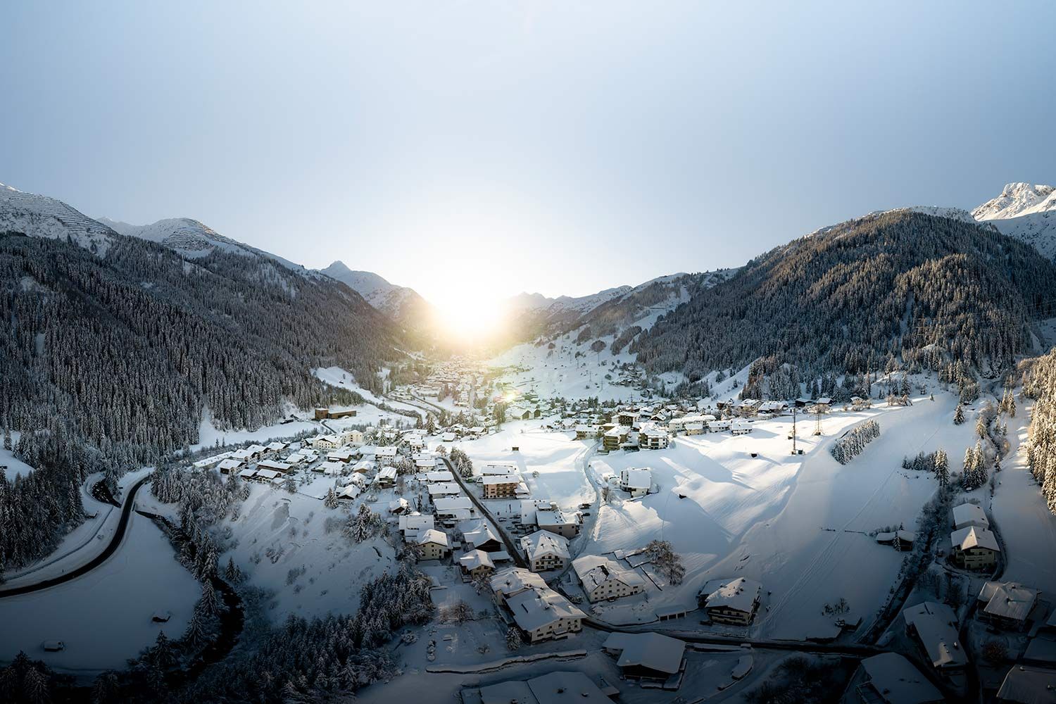 TVB St. Anton / Patrick Bätz Sonnenaufgang über St. Anton