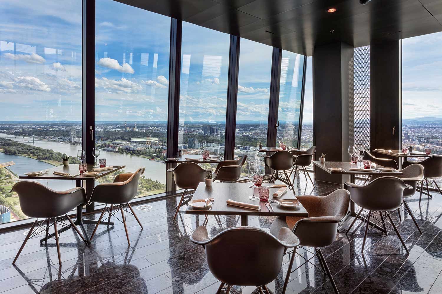 Melia Vienna 57 Restaurant & Lounge im DC Tower