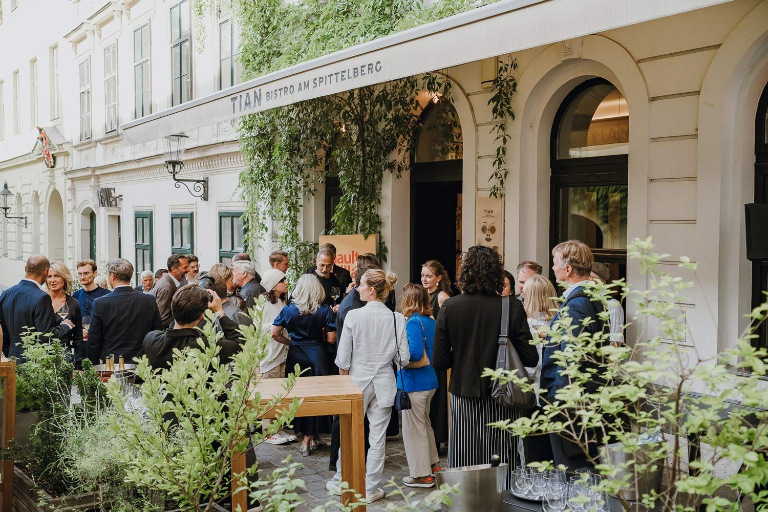 Hannes Winkler/www.goodlifecrew.com Feierlicher Rahmen im Tian Bistro