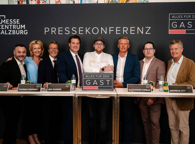 © FRB Media Emilia Schlögl Das Podium bei der Pressekonferenz in der Hofburg