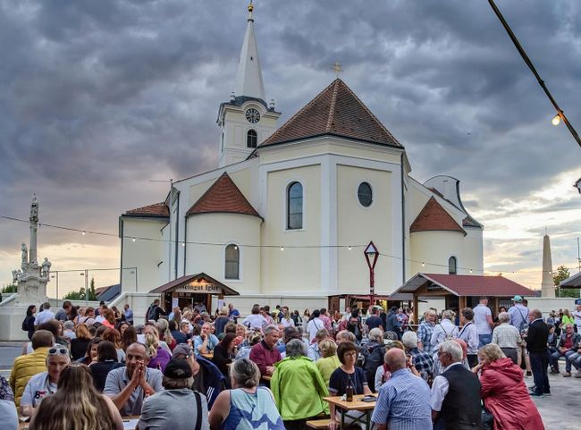 © Rotweinfestival Deutschkreutz Hauptplatz Deutschkreutz