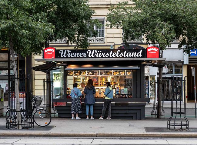 © Shutterstock Wiener Würstelstand
