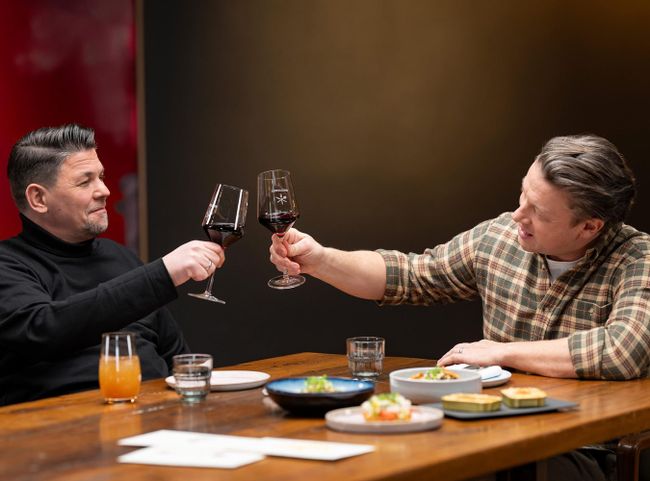 © RTL / Markus Hertrich Tim Mälzer und Jamie Oliver