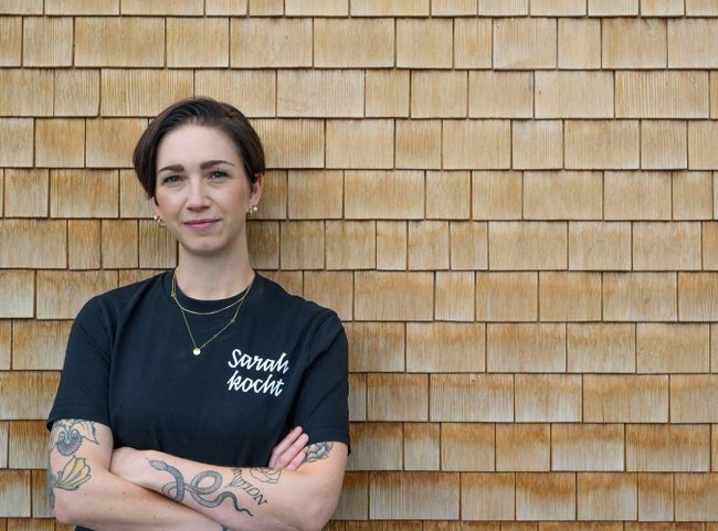 Sarah Brückner vor dem Egger Posthus