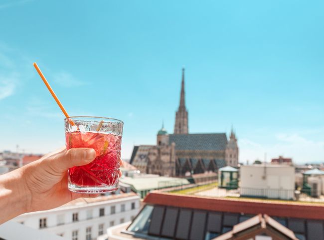© Shutterstock Drinks über den Dächern der Stadt