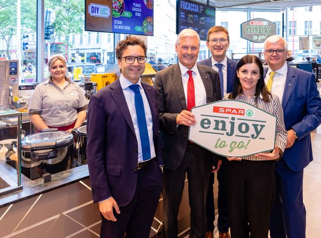 Der Vorstand bei der „SPAR-enjoy-to-go“-Eröffnung