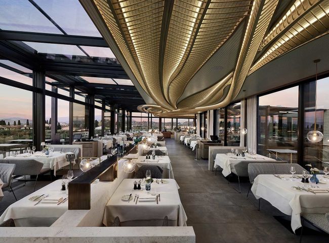 © Quellenhof Das Cabrio-Restaurant mit Blick auf den Nachthimmel