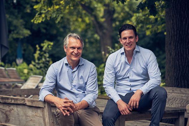 / Foto beigestellt Inhaber Gerhard Knobl sen. und jun.