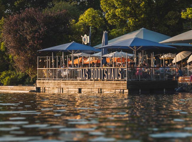 © Landtmann / Das Bootshaus Sommer-Terrasse direkt am Wasser