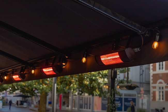 © Shutterstock Der Einsatz von Heizstrahlern ist heuer besonders umstritten.