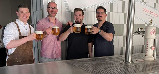 © Degen Fleischhauer Max Klaghofer, Gastgeber Simon Steiner, Küchenchef Lukas Stagl, Gastgeber Mile Palikukovski