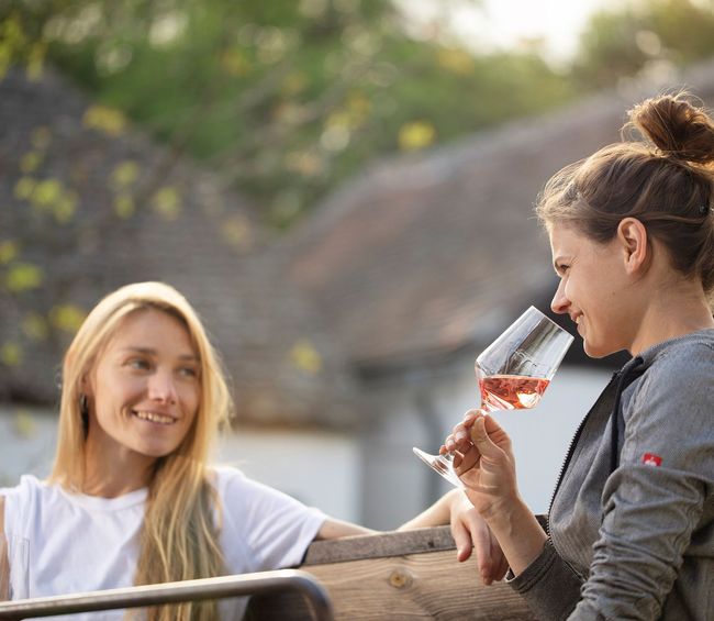 © ÖWM / Blickwerk Fotografie Entspannter Weingenuss in Rosé
