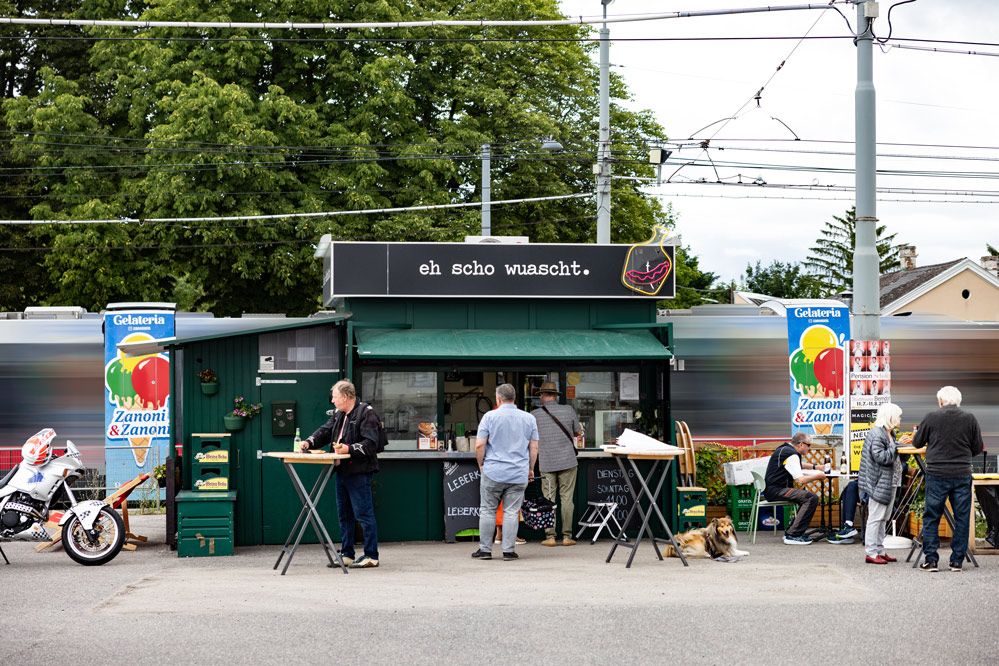 Würstel beim Zentralfriedhof