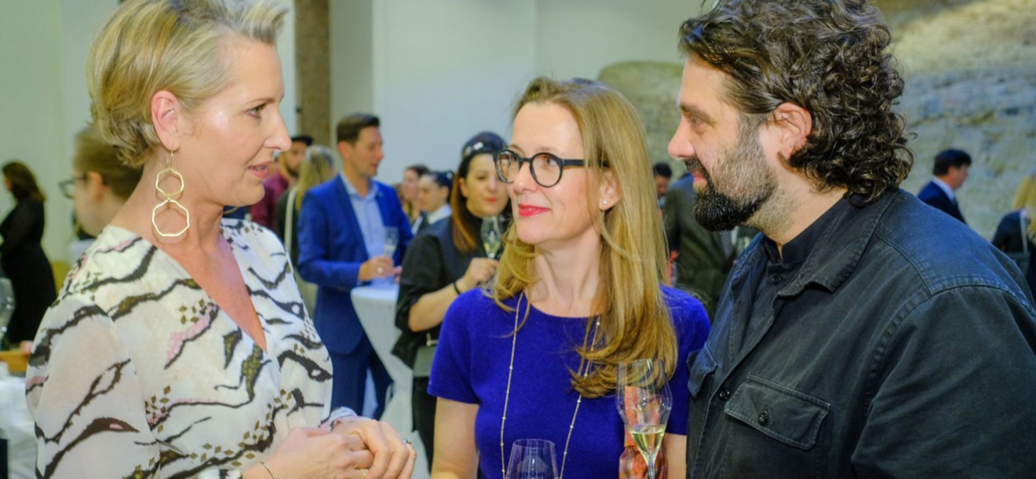 Martina Hohenlohe mit dem Gastronomenpaar Manuela und Konstantin Filippou